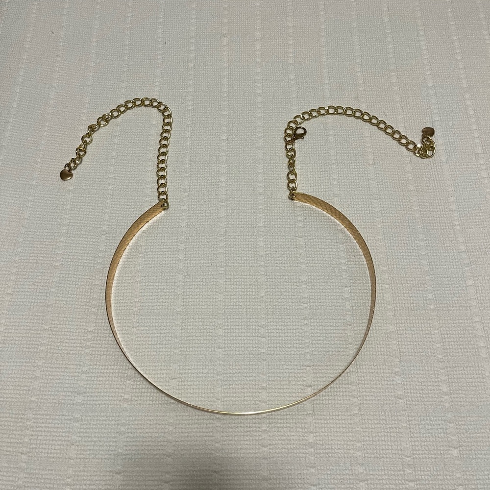 Metallic belt with adjustable chain
